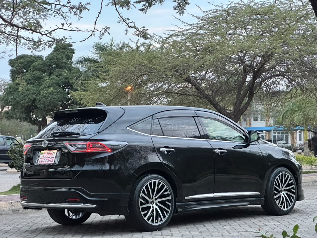TOYOTA HARRIER thumbnail 11